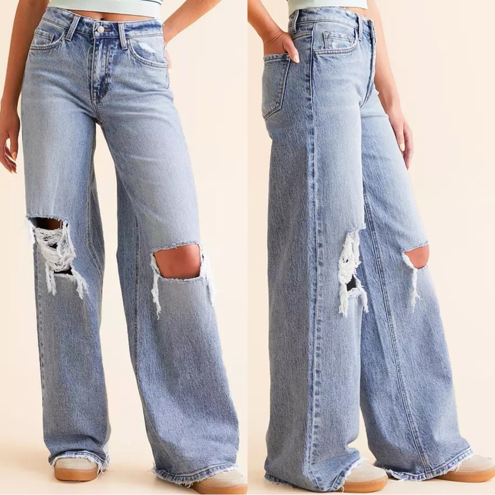 . Buckle Flying Monkey Icon High Rise Light/Medium Wide Leg Jeans Size 22